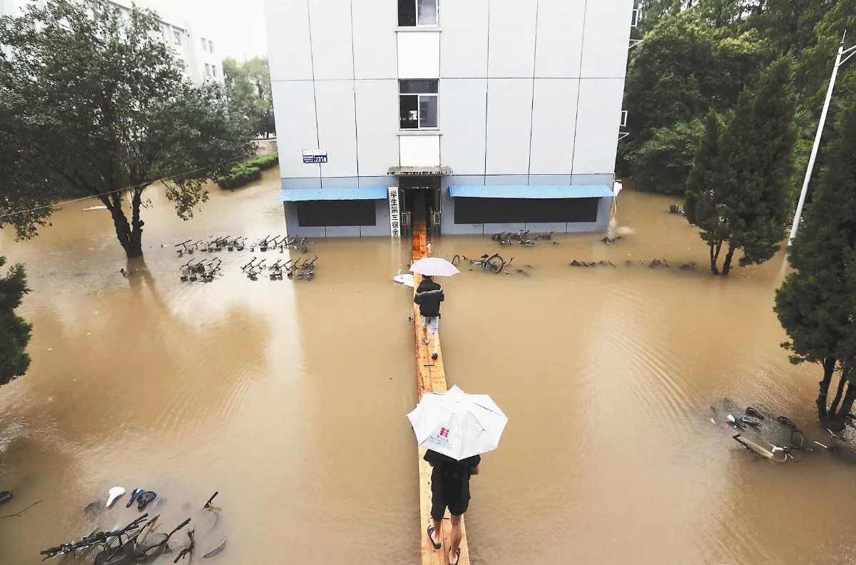 南京暴雨 水淹校園