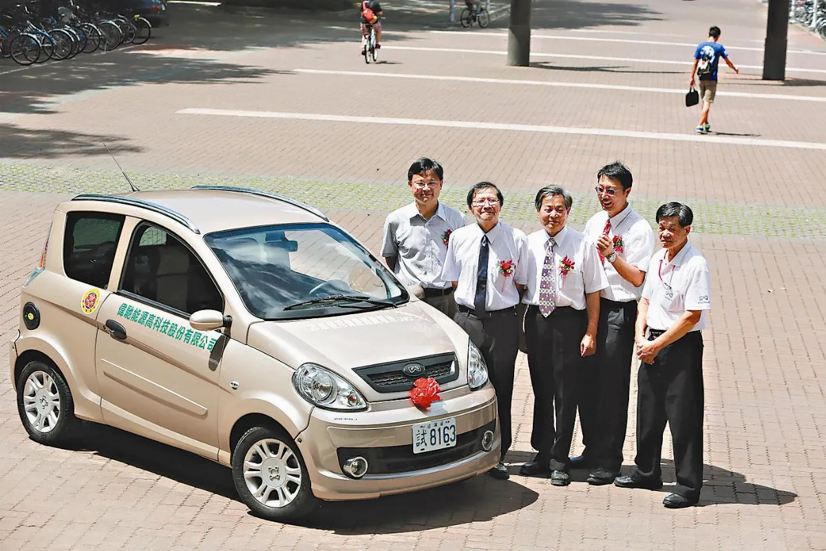 台灣首輛 成大自行設計混合動力電動車