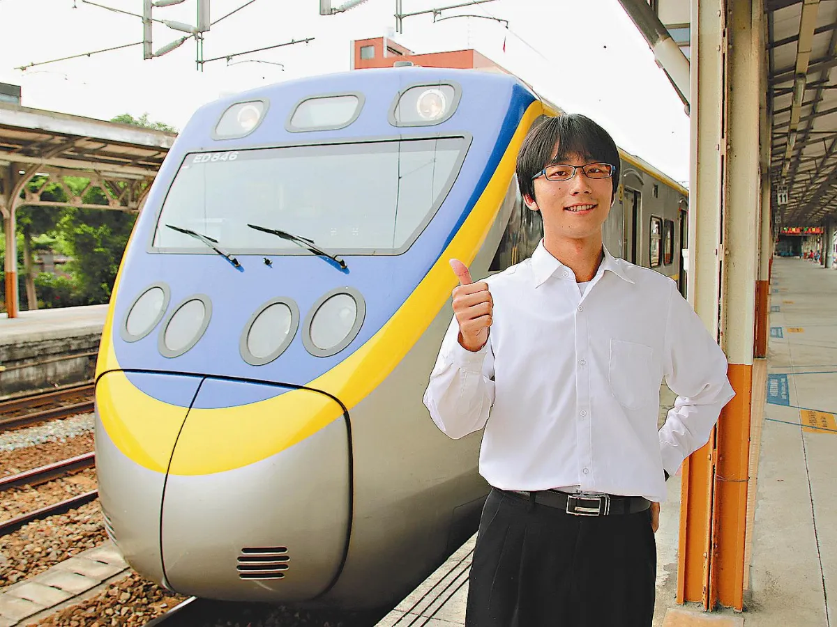 火車迷 大學畢業前考上台鐵司機