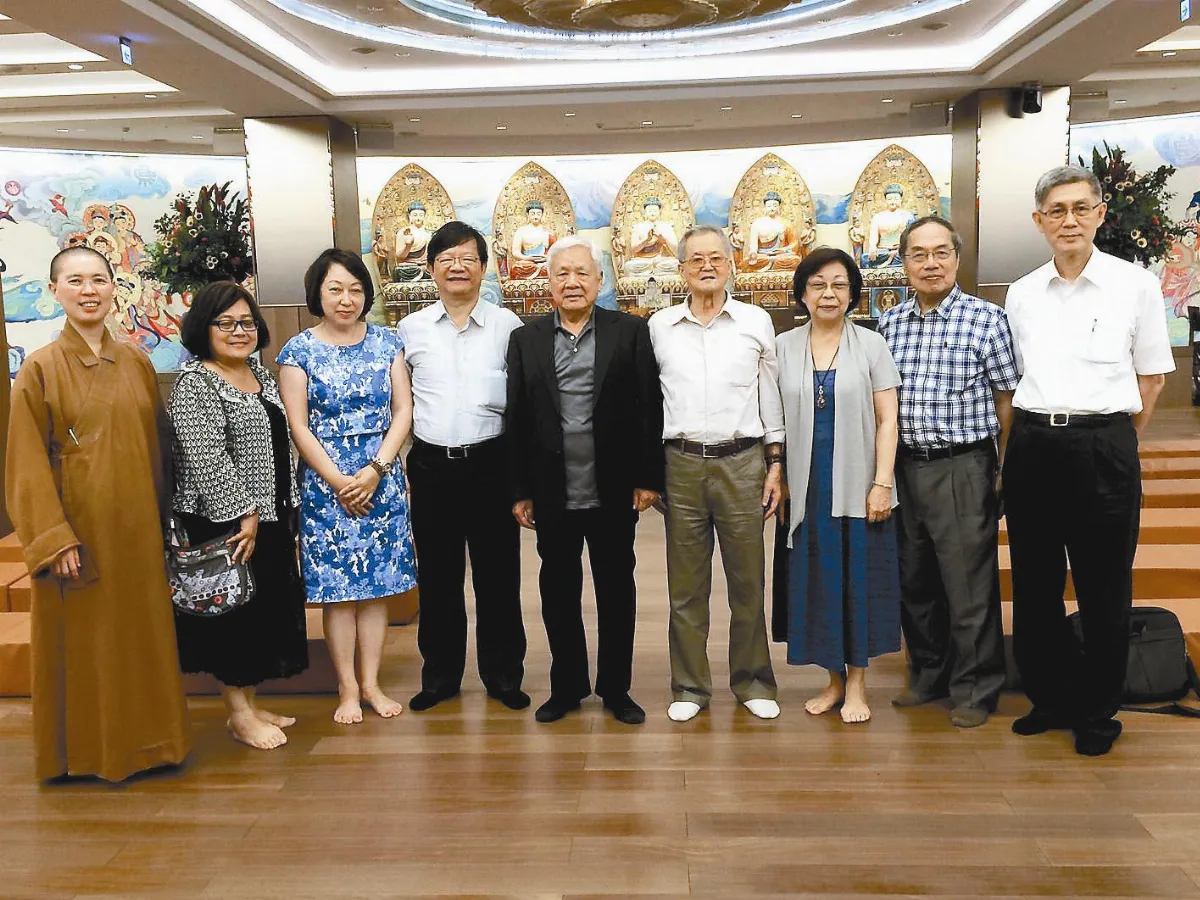 以佛心為文心 瘂弦感性贈題