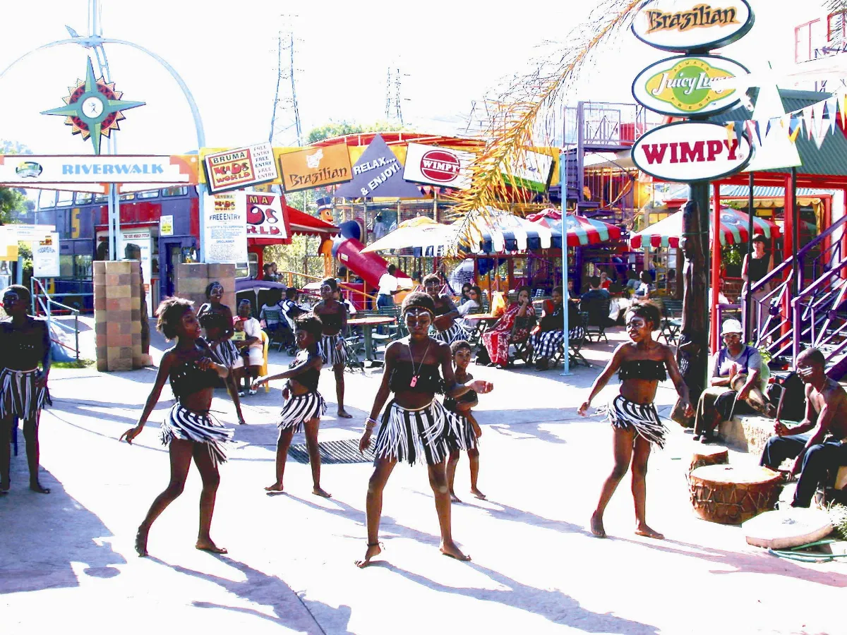 非洲文化探索之旅上 與祖魯族公主共舞