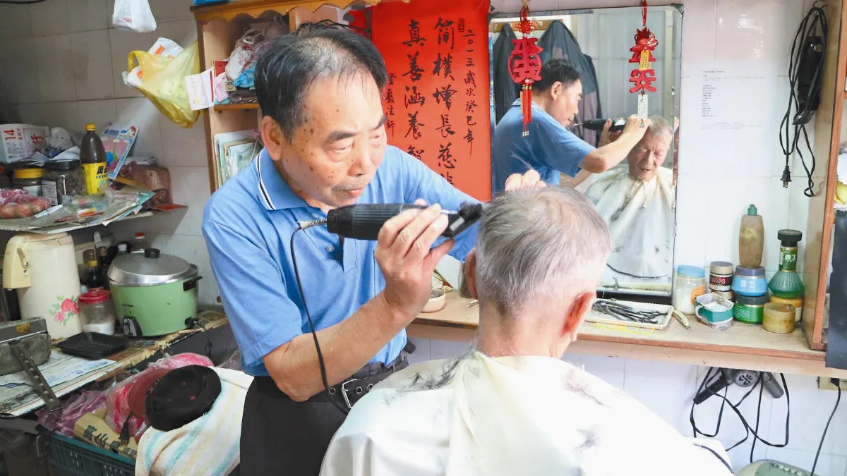 賣把ㄅㄨ 老翁一生做好一件事