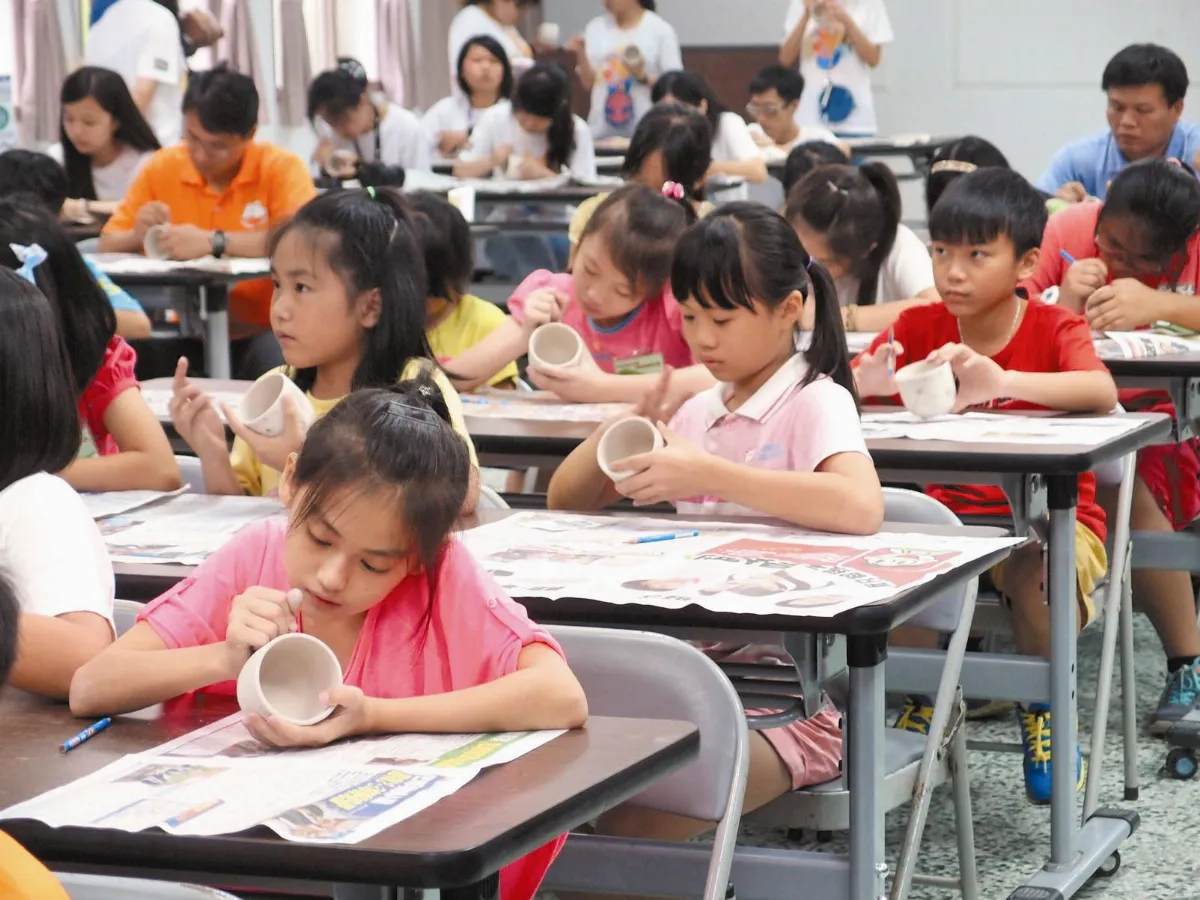 美學夏令營 用陶杯畫東勢林場