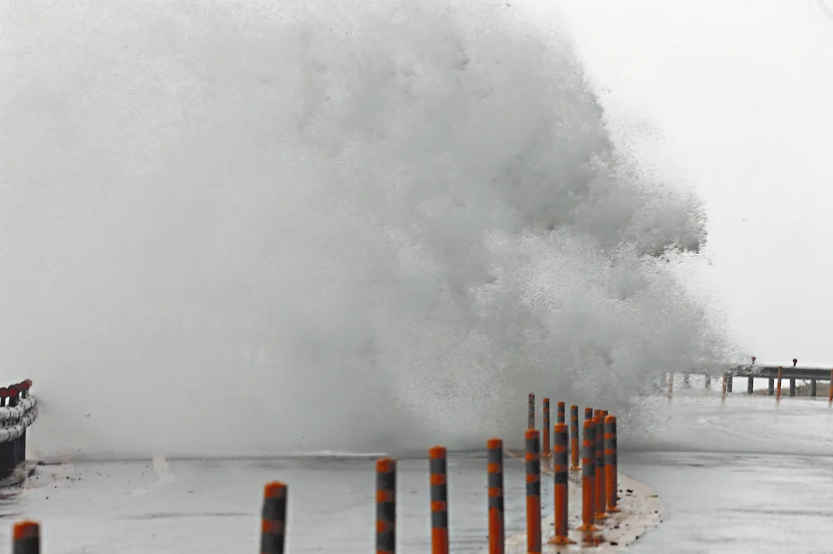 昌鴻擦邊過 提防豪雨來襲