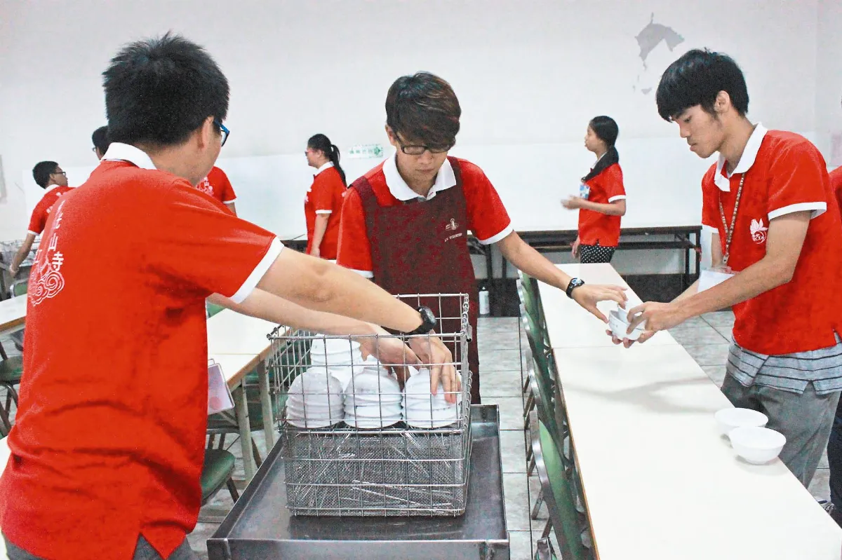 青年義工體驗行門 感受結緣樂