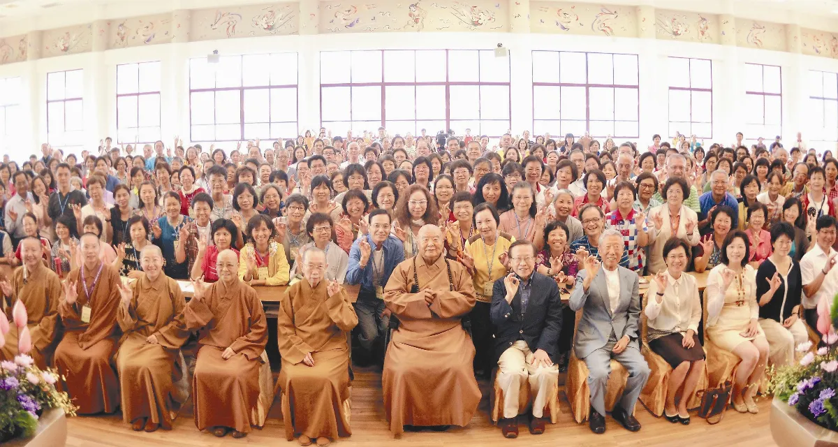 散播愛與慈悲 4 百教師共精進