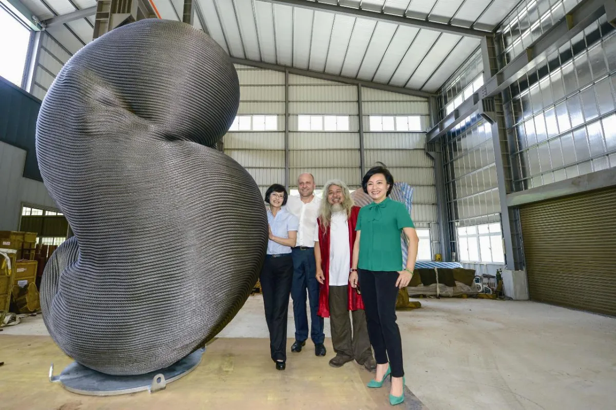 101電梯廢鋼纜 化身德新地標