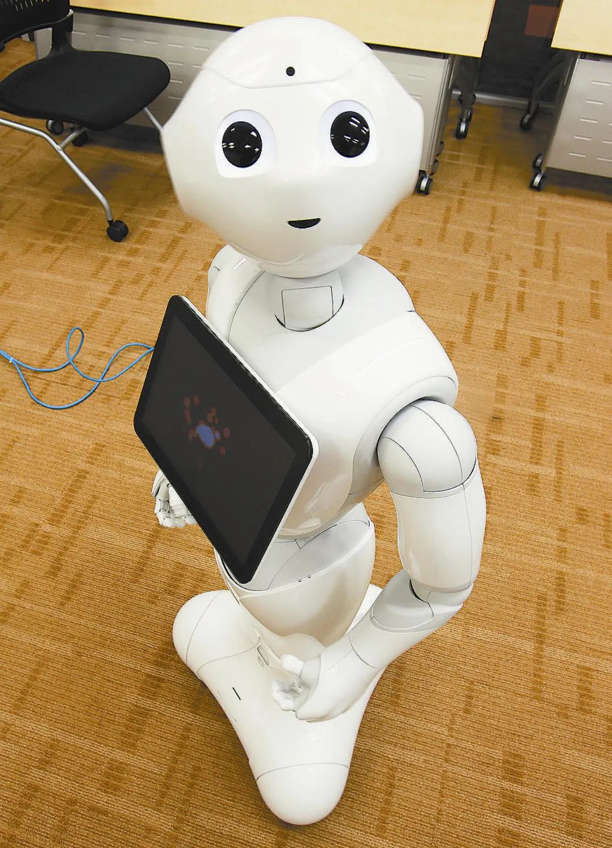 鴻海、軟銀機器人開賣 1分鐘搶光