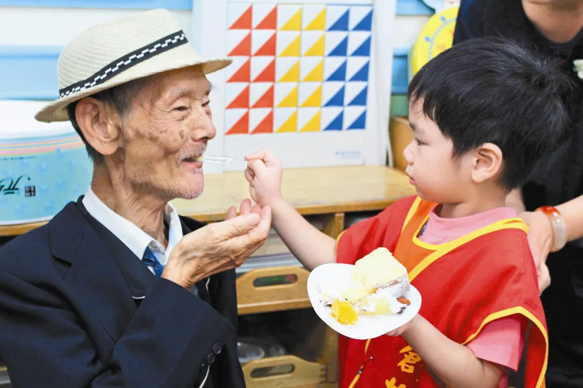 爸爸，謝謝您 80歲當爸爸！ 幼兒園20童陪伴