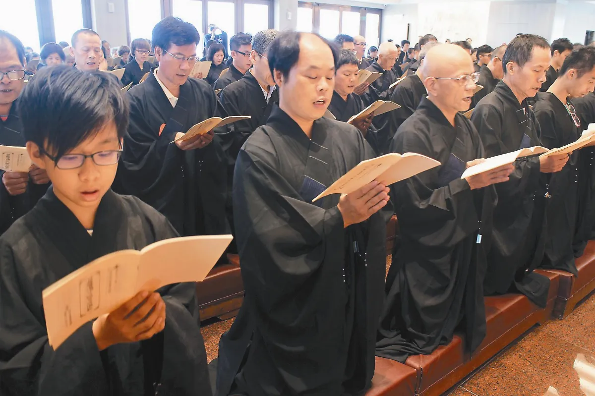 虔受三皈五戒 4百人佛門註冊