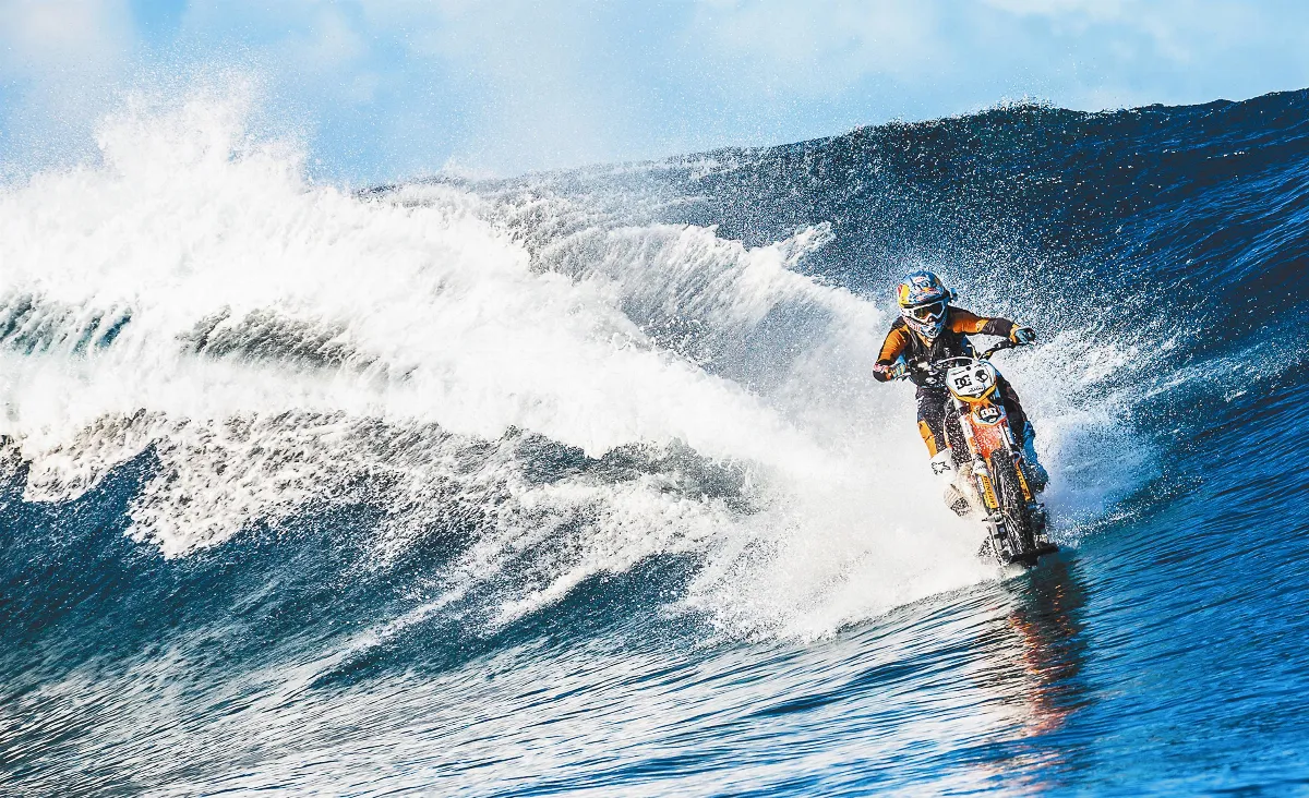 浪上飆車 澳洲車神水上輕功