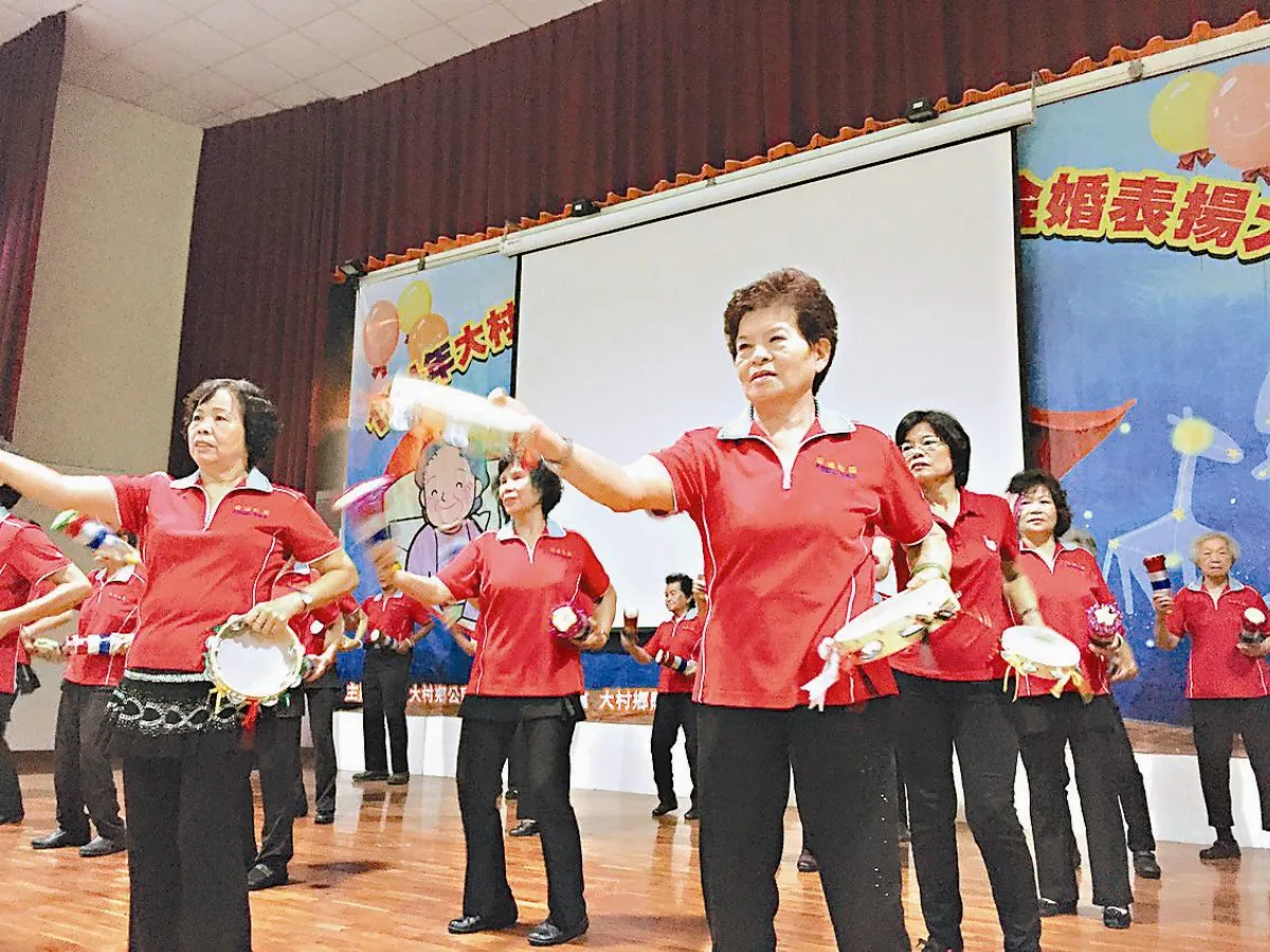 寶特瓶當樂器 不老樂團展活力