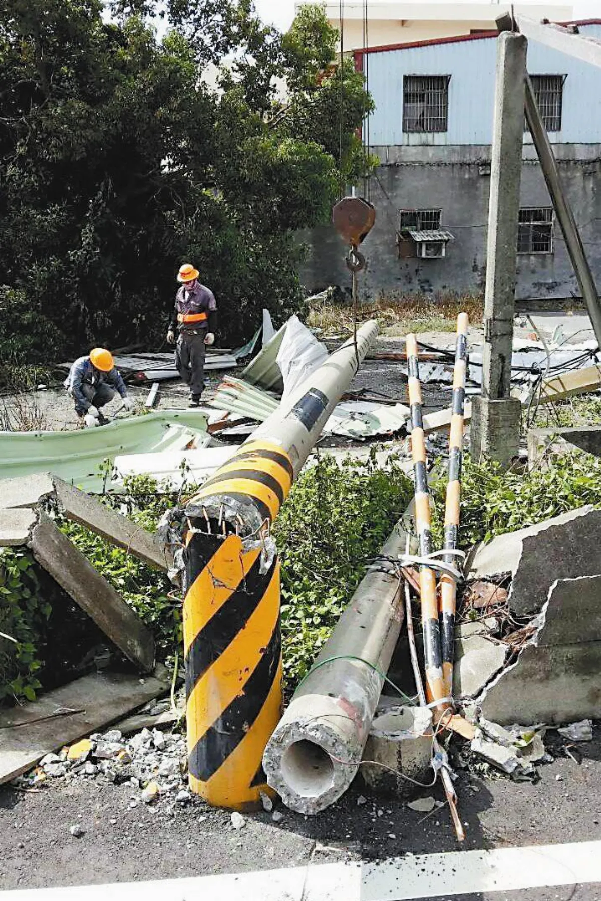 搶電  竟砸台電辦公室