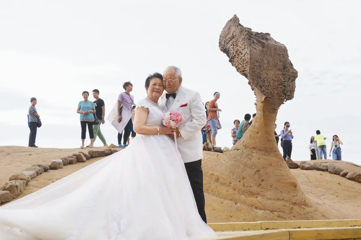 一家四口拍親子婚紗 女王頭見證婚禮 金歡喜