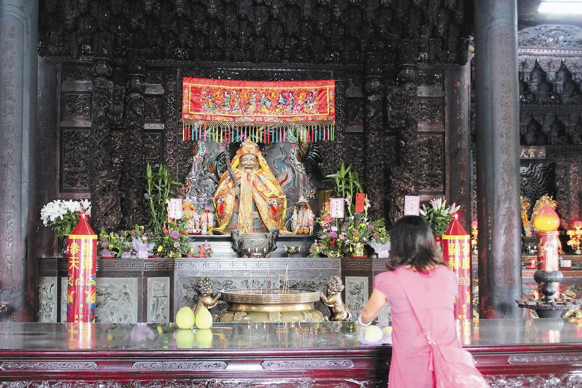 全台最大石雕土地公 消防守護神