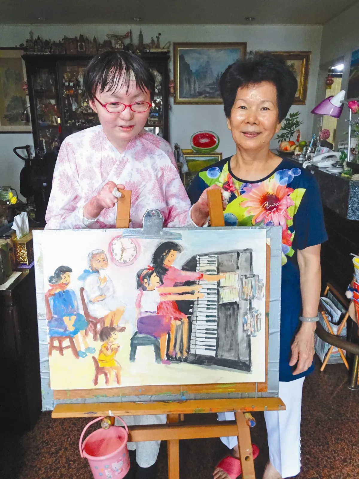 攣縮手指捏筆 彩繪不受限人生