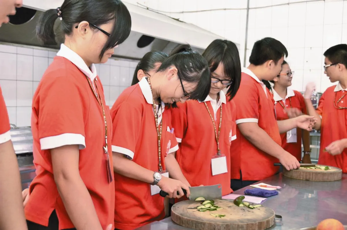 動手拍照、料理 青年義工學轉念