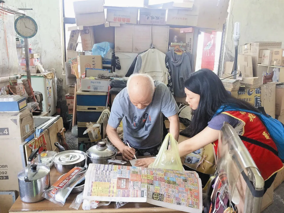 25歲天使 獨力照護72位長輩
