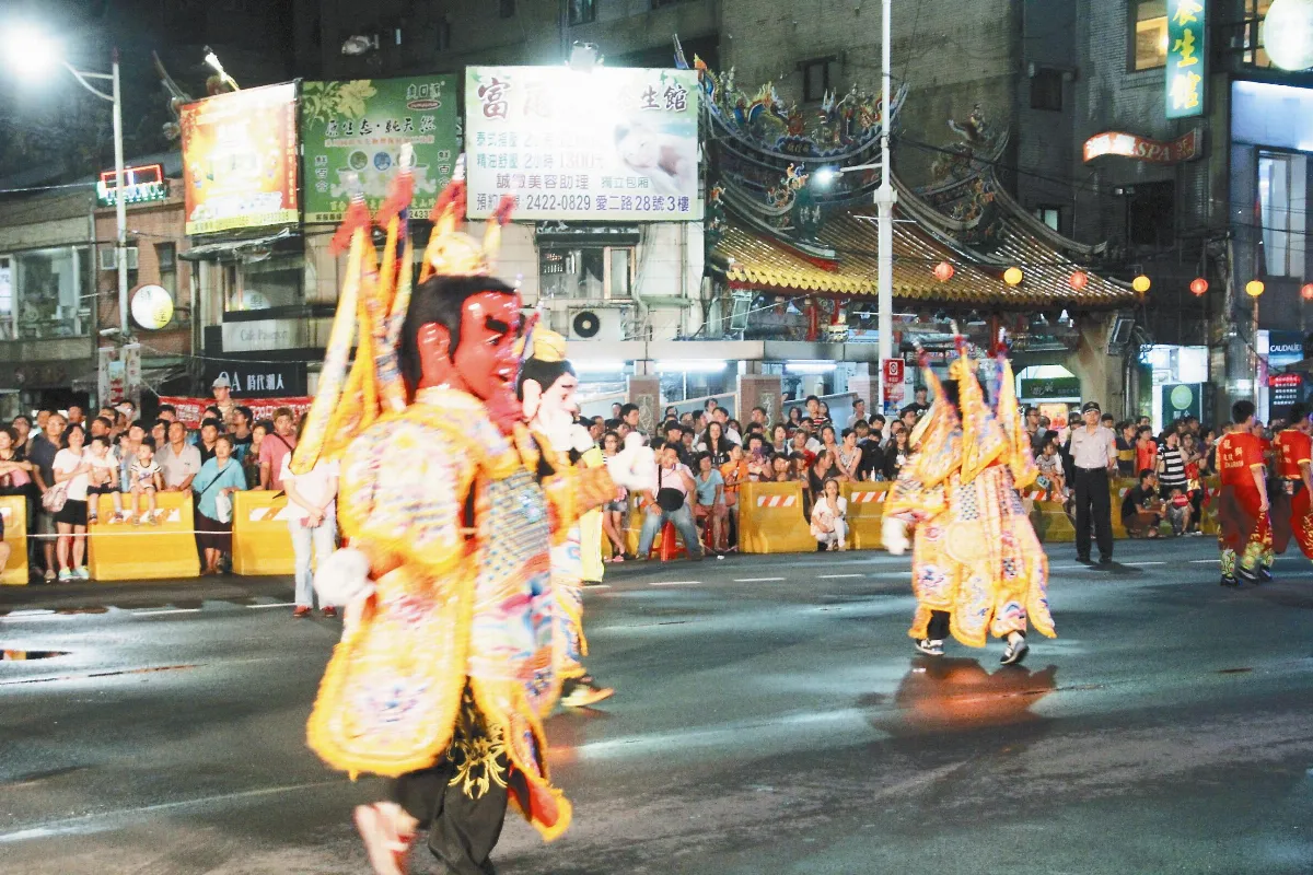 文資委員：沒特色 主普：陣頭由各宗親會自主設計 雞籠中元祭 小蘋果跳整場