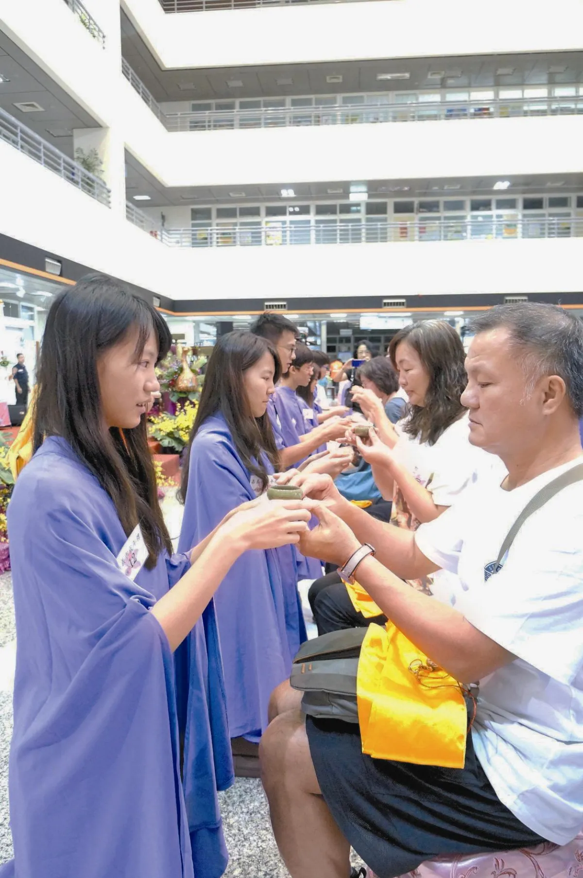 嘉有子長成 百人古禮謝親恩