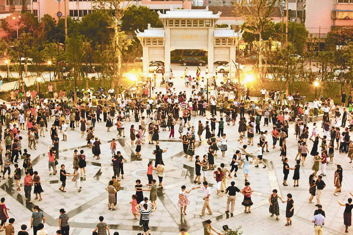 大媽廣場跳舞 孤單人的狂歡