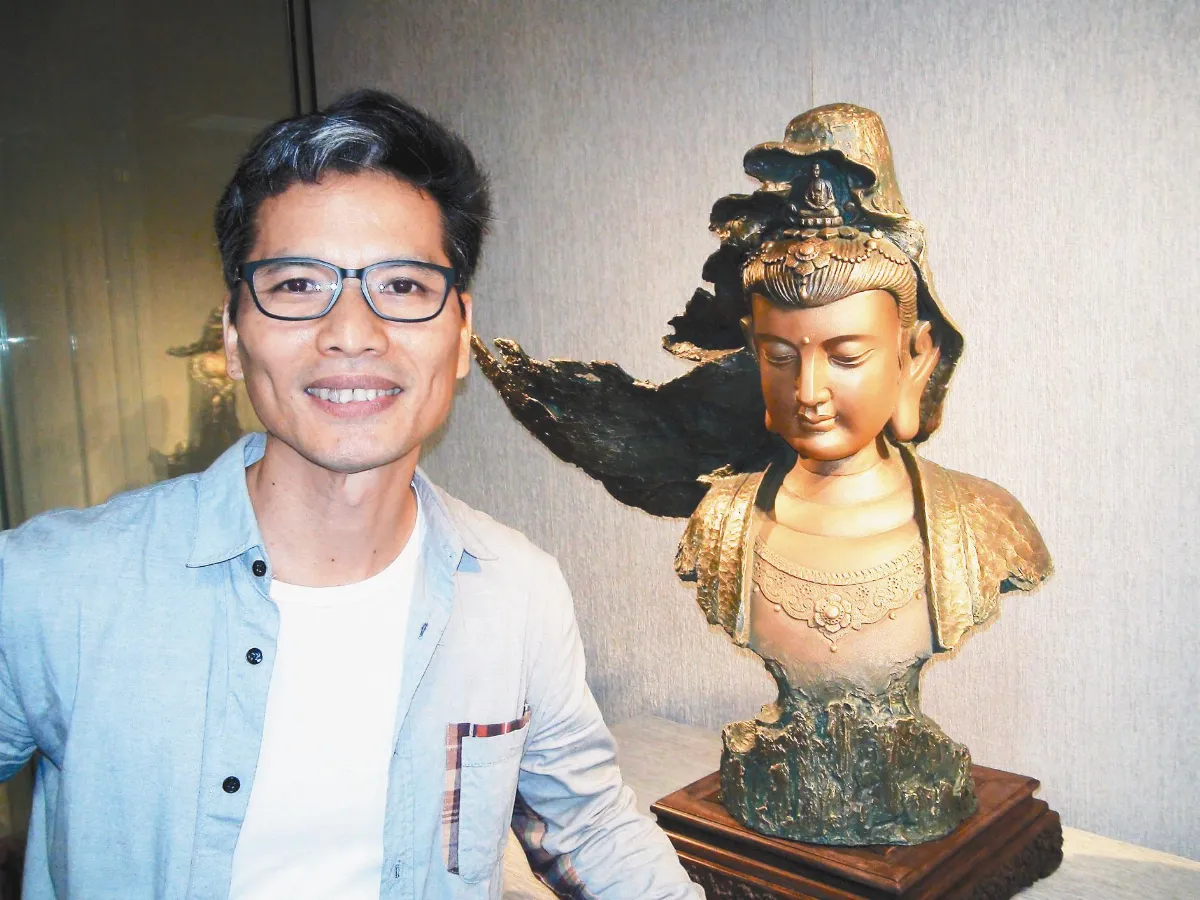 倒樹啟靈感 蔡金龍雕飄逸觀音