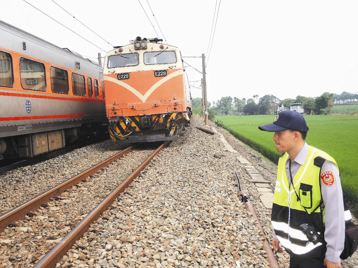 繞3/4台灣 神祕列車駛入歷史