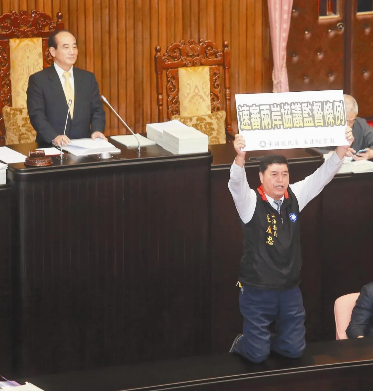 立院開議 洪版證所稅逕付二讀 交付協商