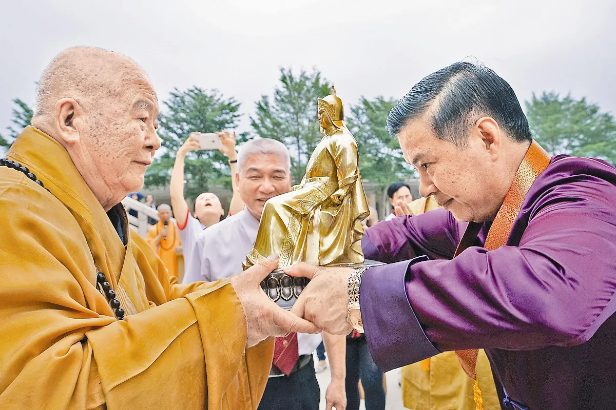岳飛像安座佛館 慈悲與忠義共生