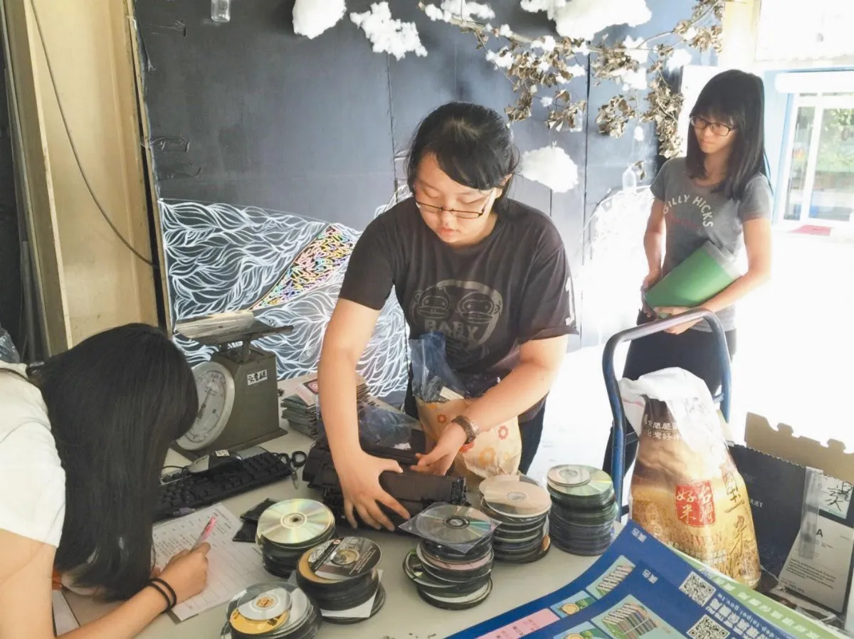 實踐大學 資源回收換咖啡