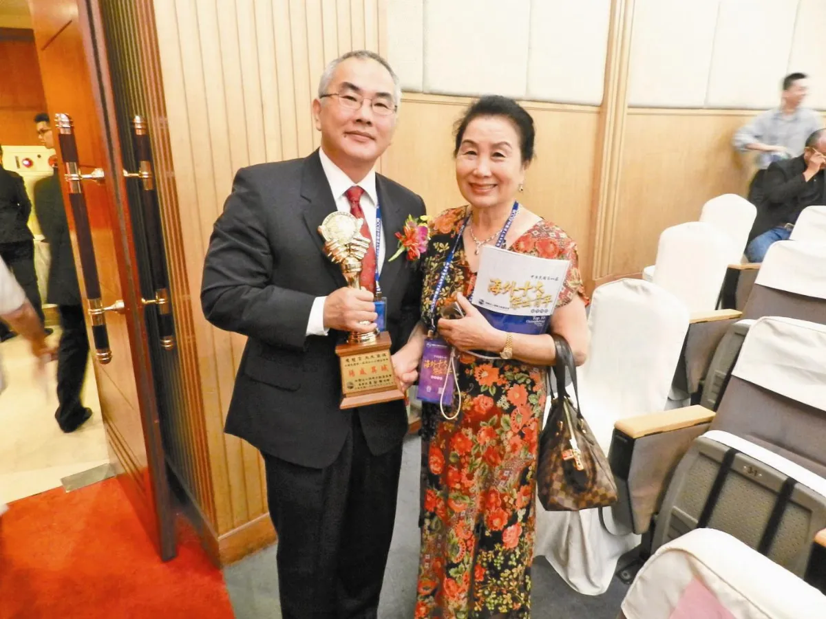 第一屆海外傑出青年獎 仁醫陳經宗 成就歸功慈母恩