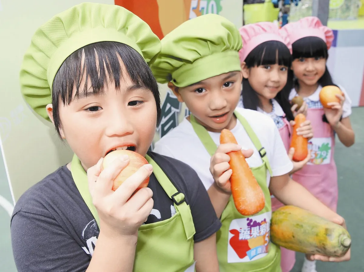 小小彬力行蔬果彩虹579計畫