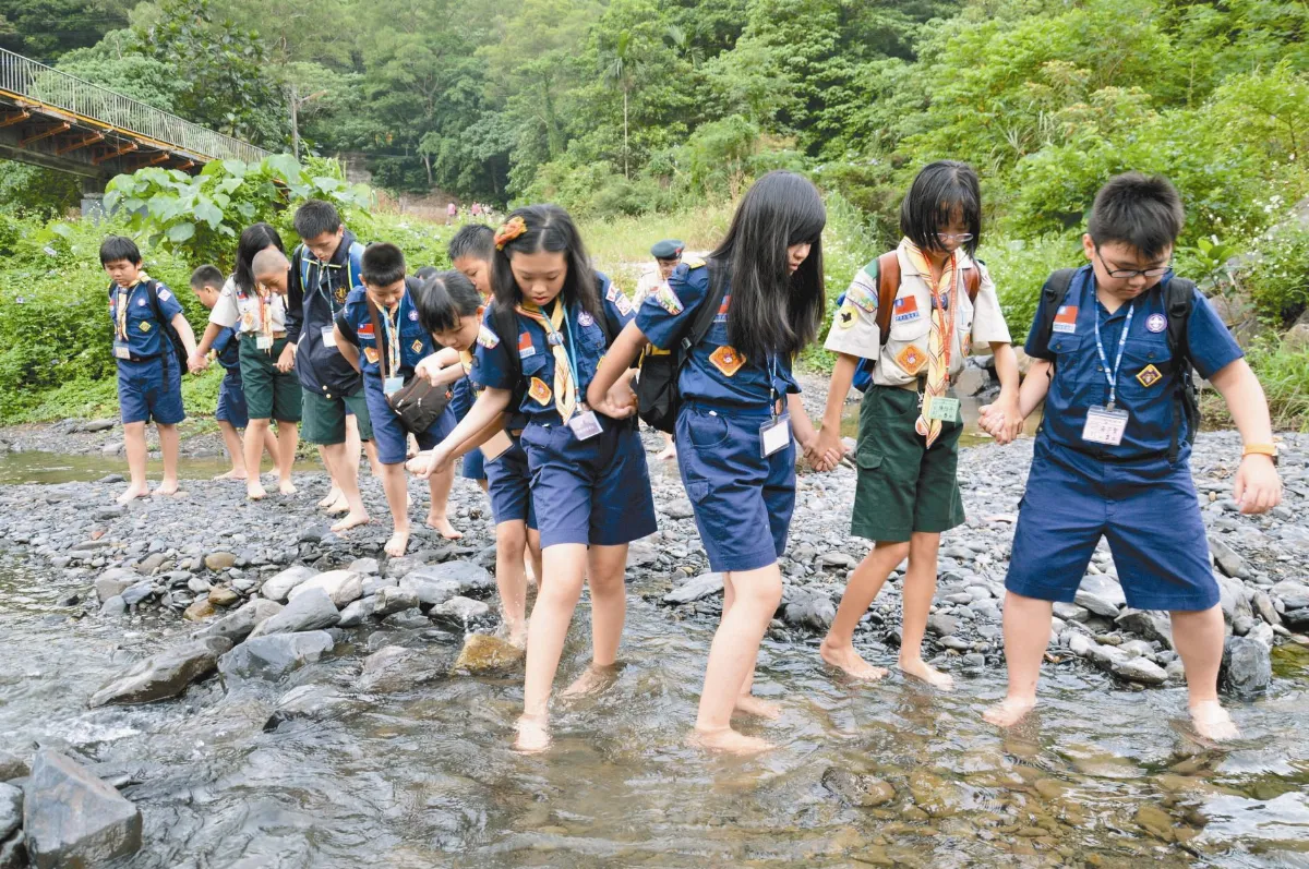 溯溪、無具野炊 佛光童軍鮮體驗