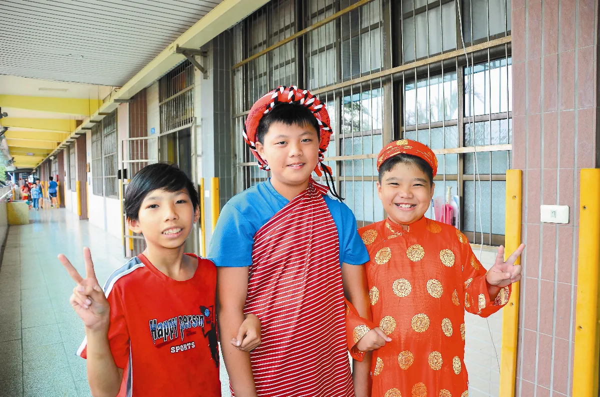 學童著傳統家服 走進異鄉文化