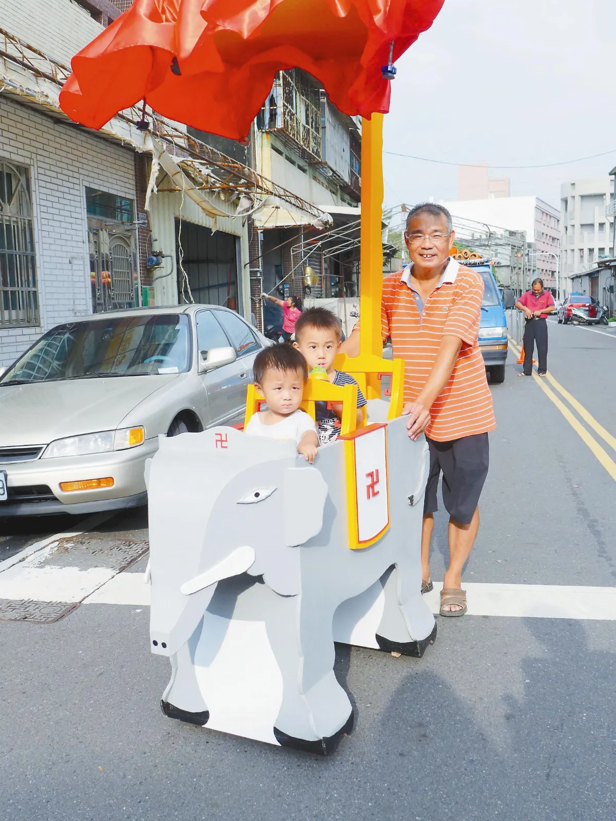 爺製大象娃娃車 望佛祖佑孫