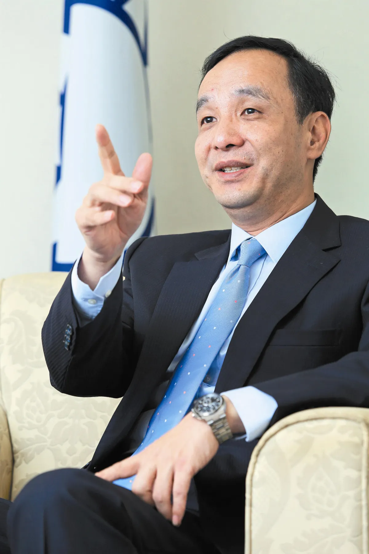 今宣布請假參選 萬箭穿心 朱：在所不惜