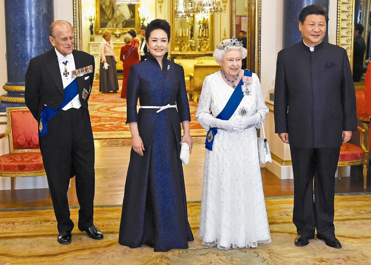 白金漢宮國宴 凱特紅衣喜氣迎習