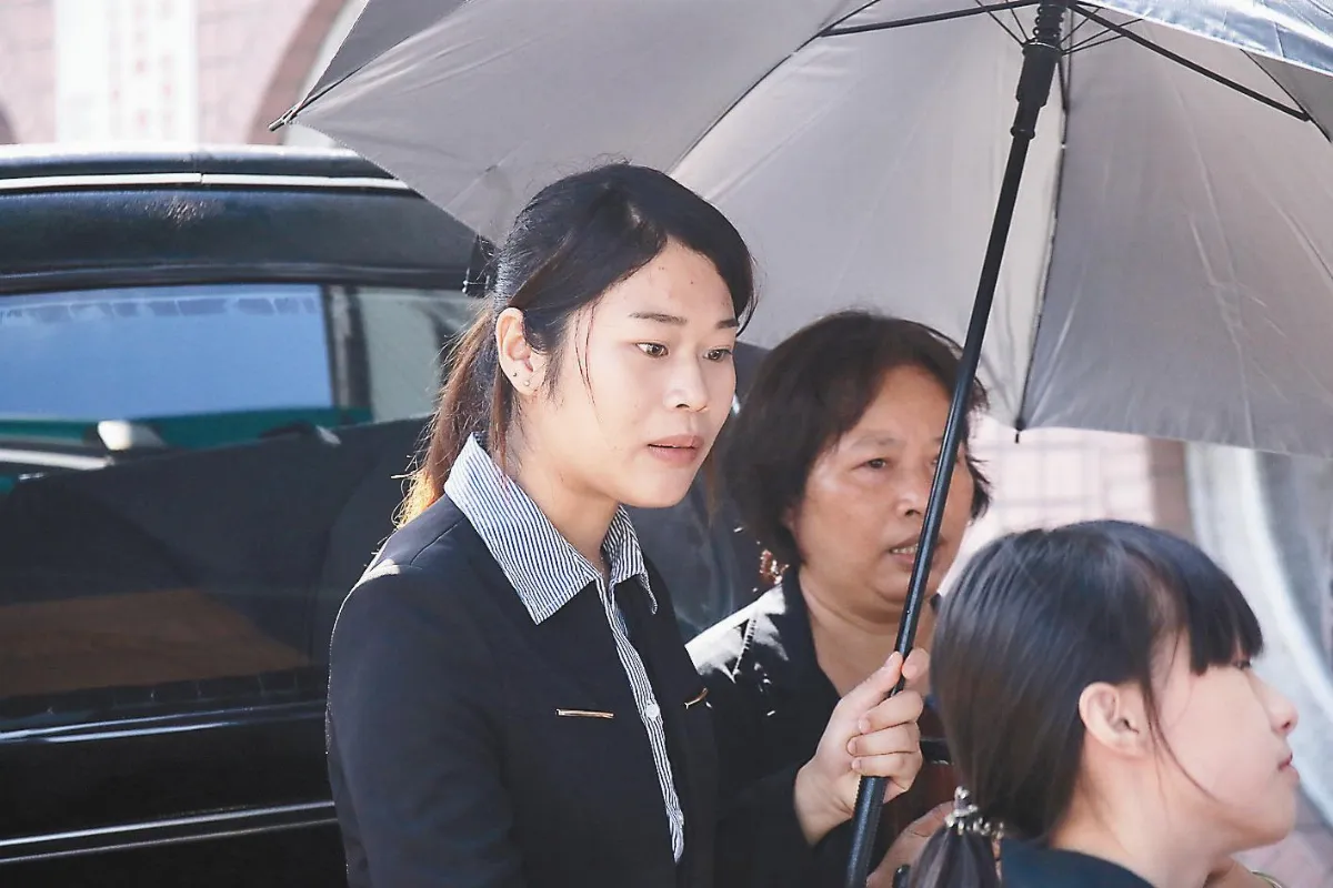 與奶奶有約 高中女志當送行者