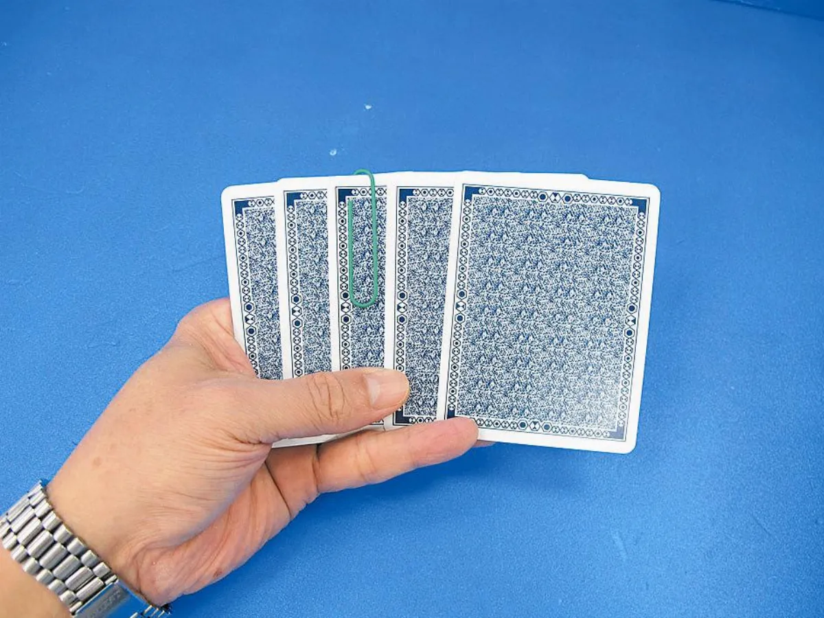 科學遊戲 如何夾鬼牌?