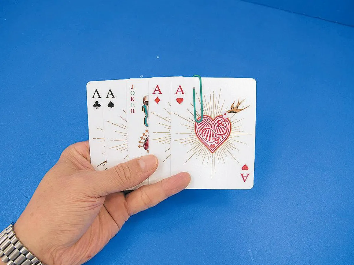 科學遊戲 如何夾鬼牌?