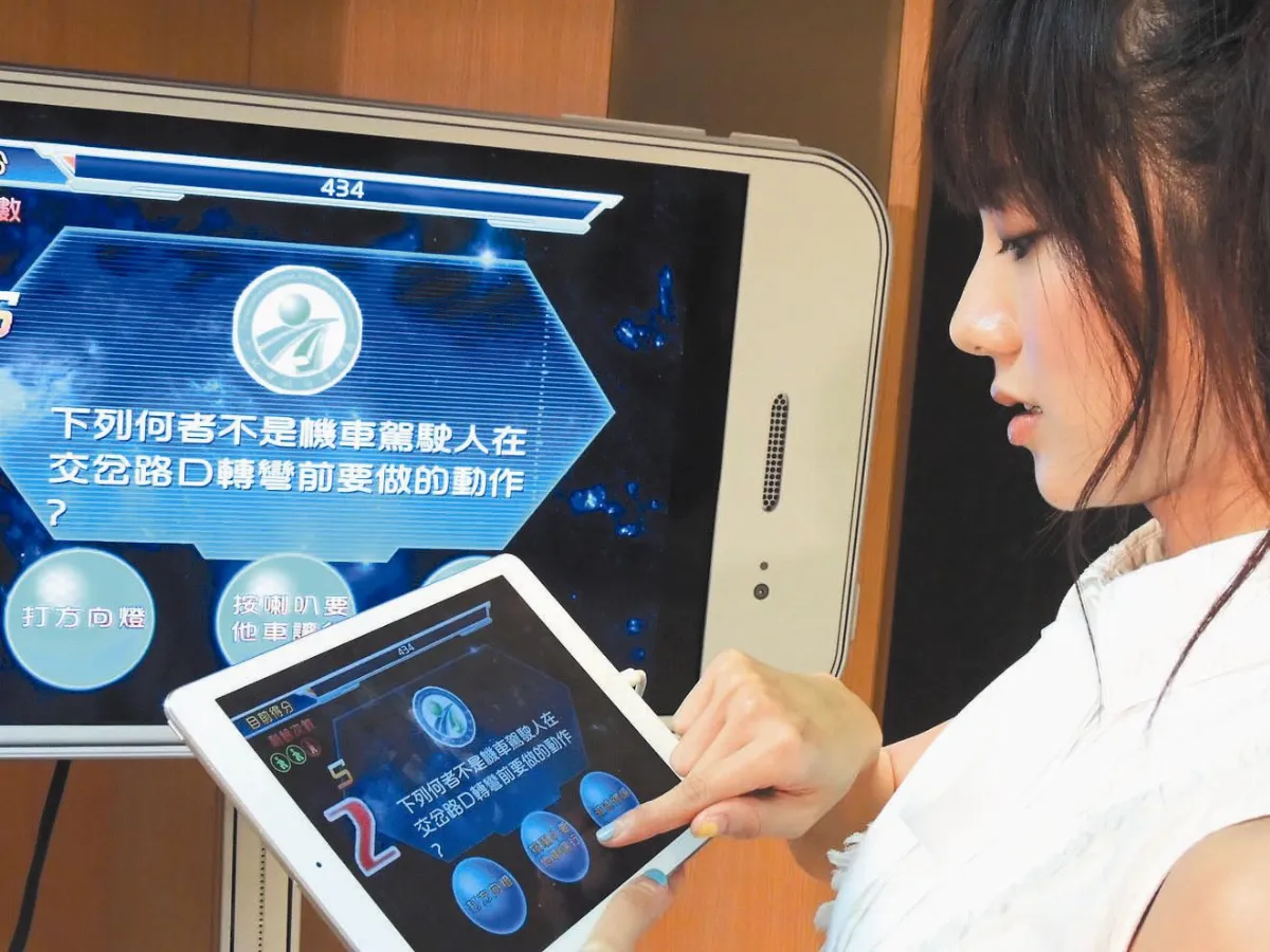 馬路寶闖通關 宣導交通安全
