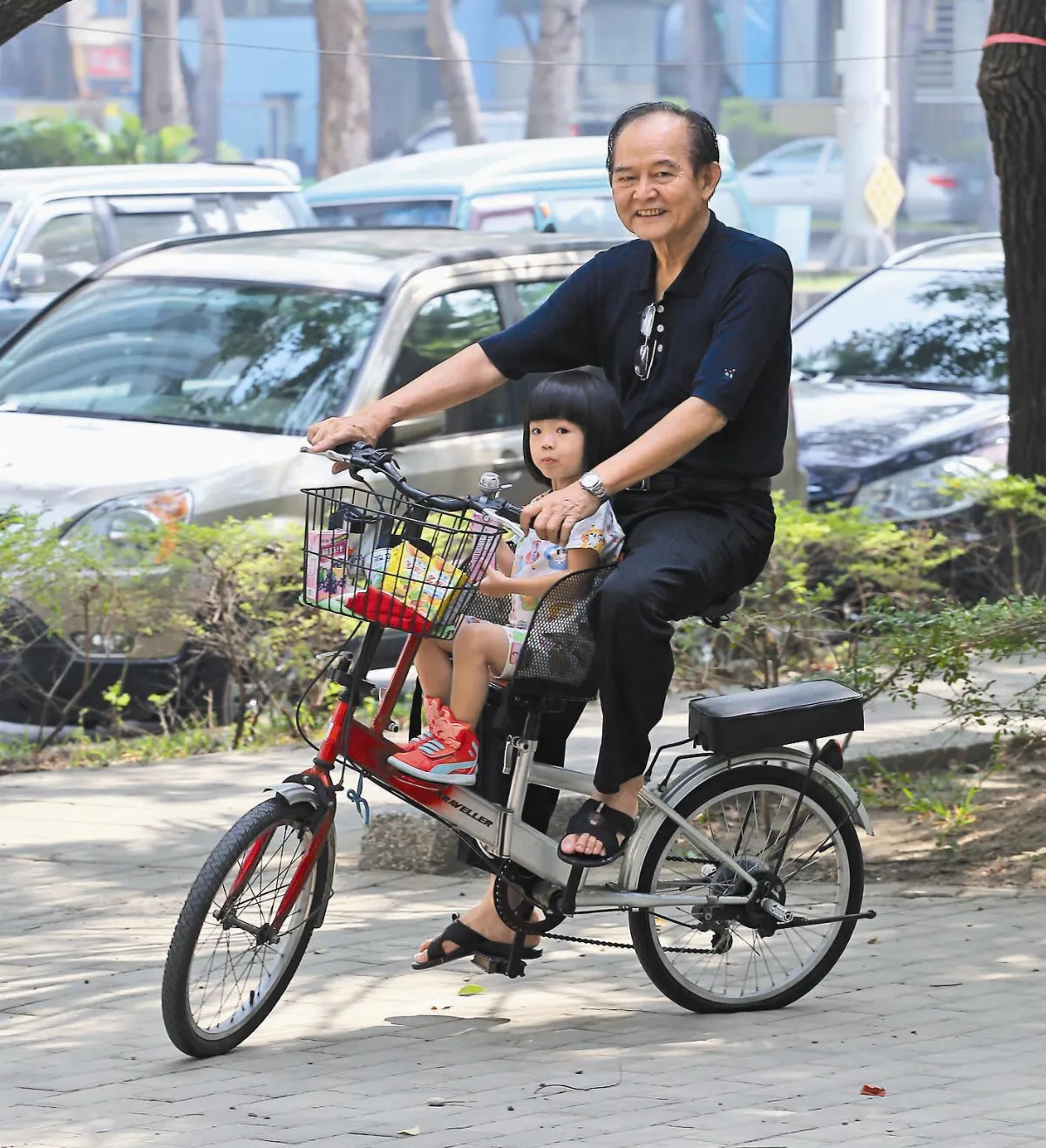 騎自行車 研議可載1名幼童