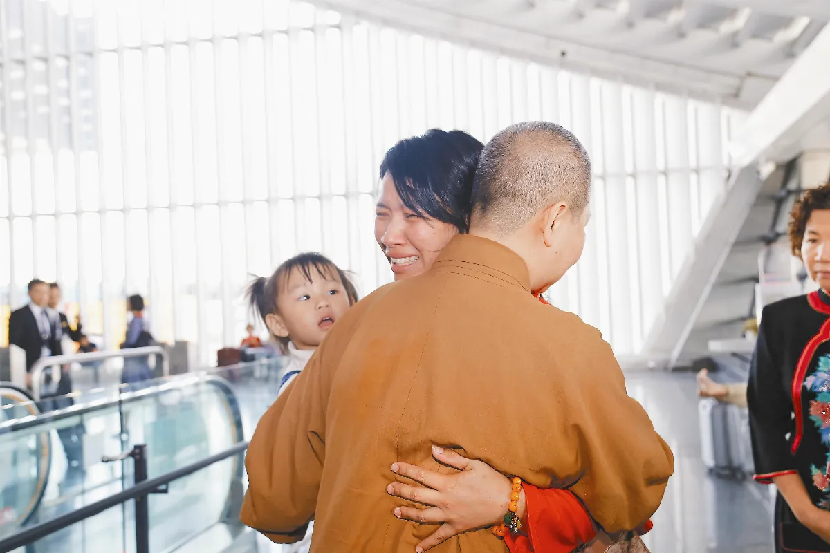 義助越女回國 她謝謝佛光山