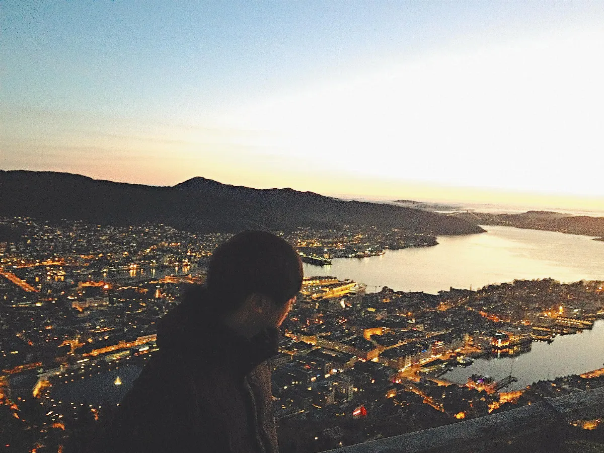 此刻他方
