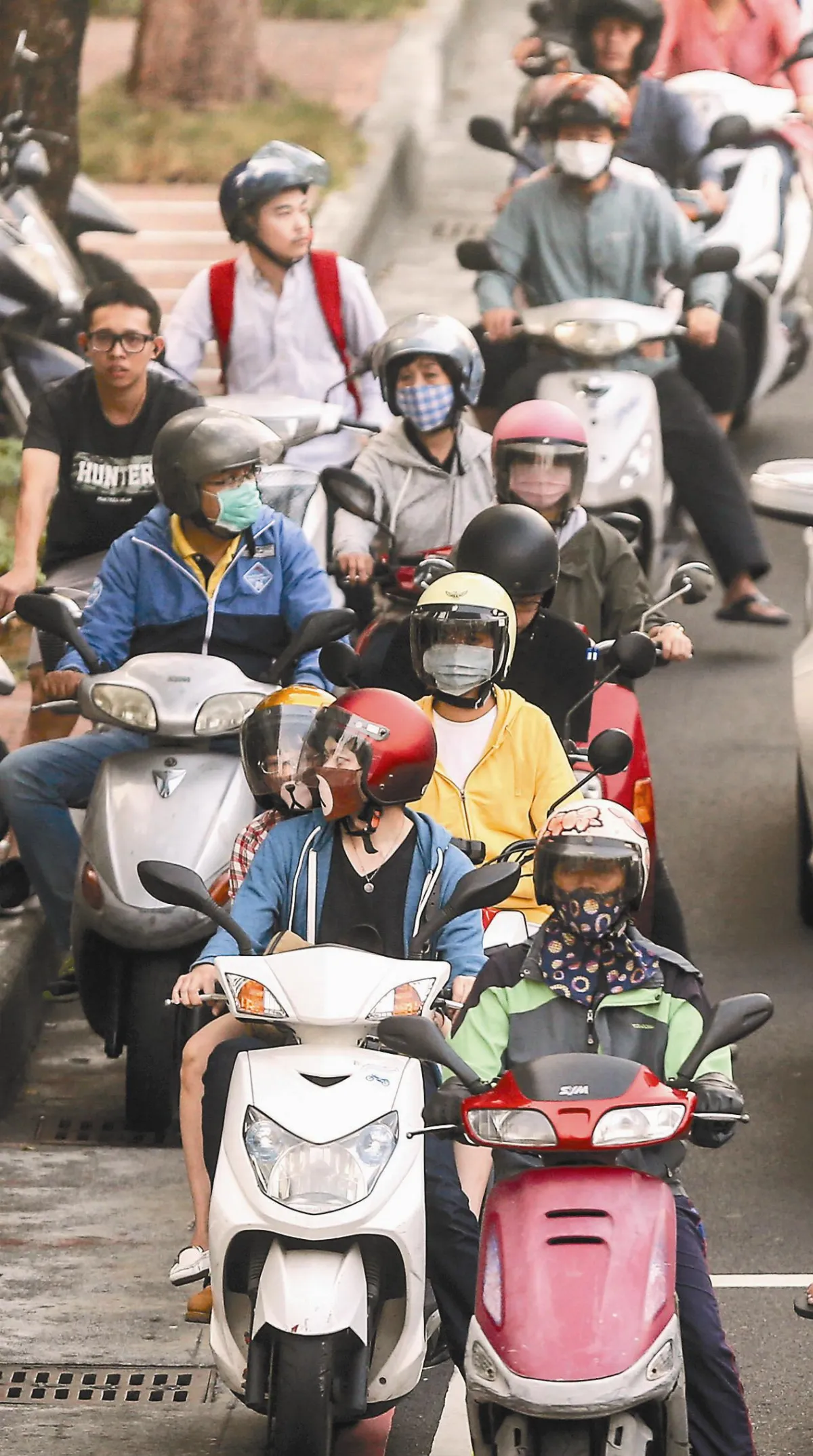 PM2.5達350 禁汽車上路