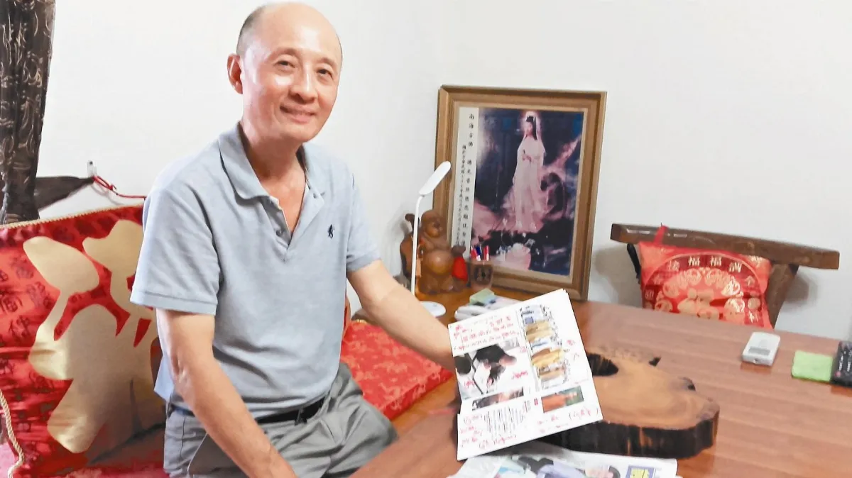 買報、送報 散播真善美 追星粉絲李進福  行動支持《福報》