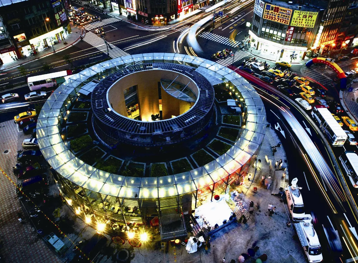 悅．讀．人．生 圓環華燈初上