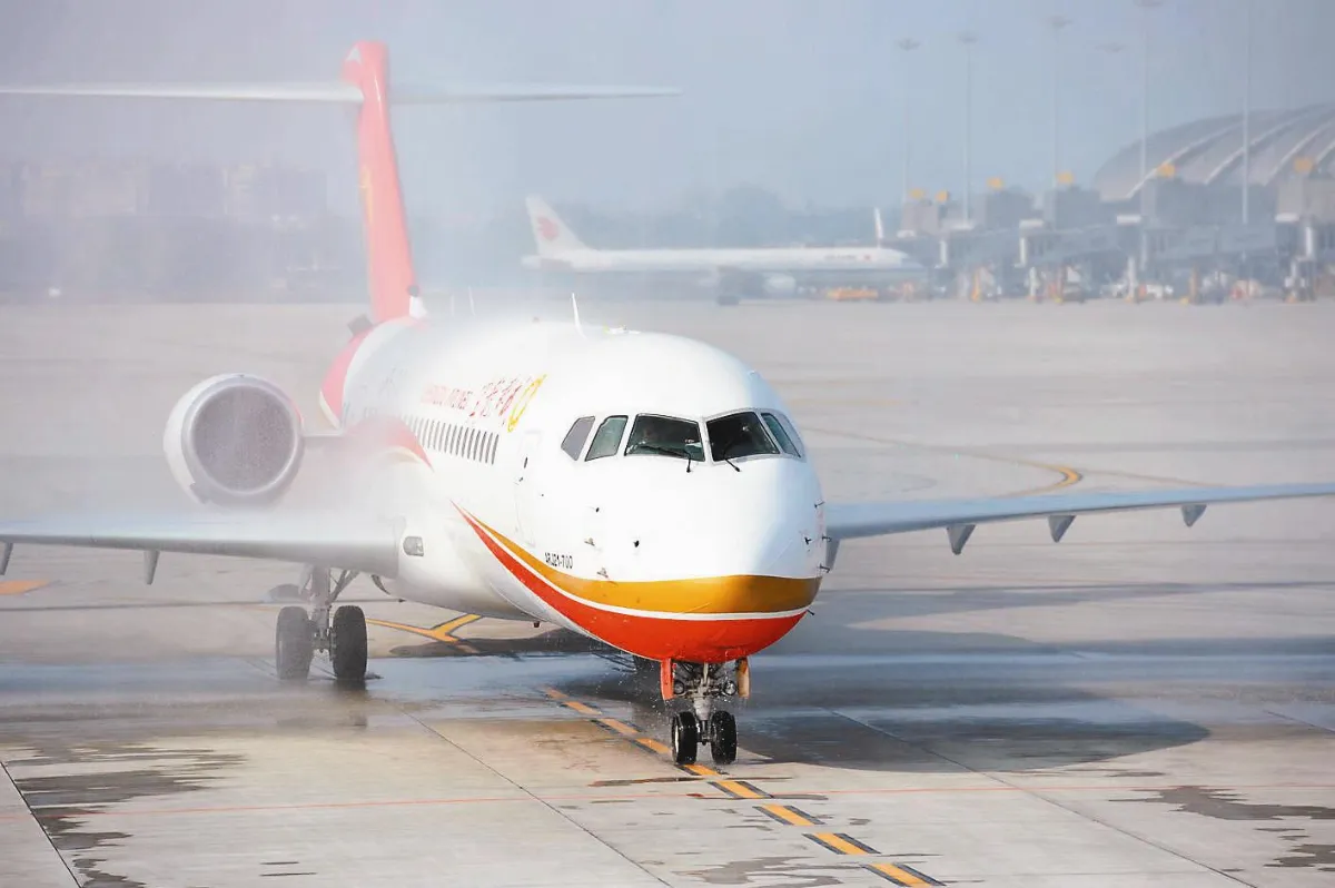陸首架客機  正式營運