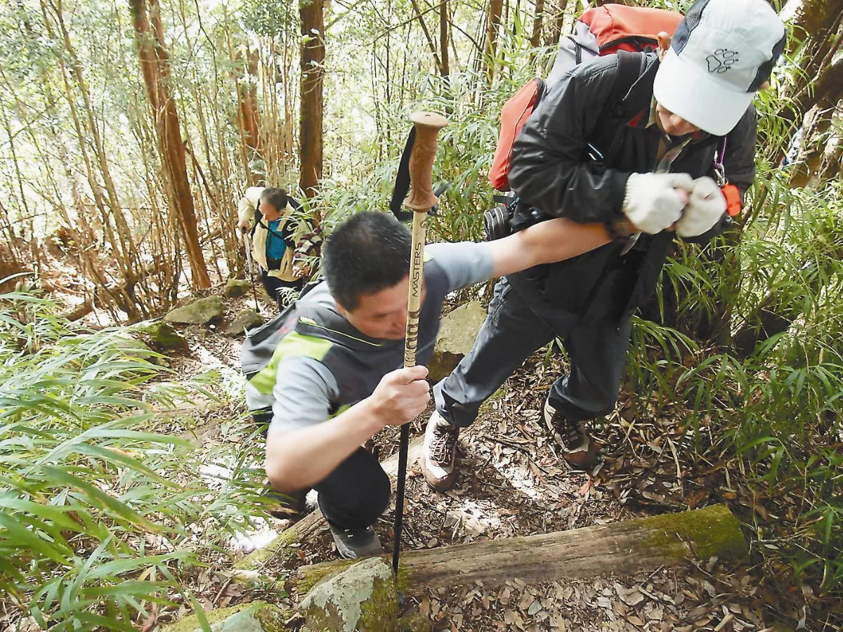 6盲友登峰 聽山風的聲音