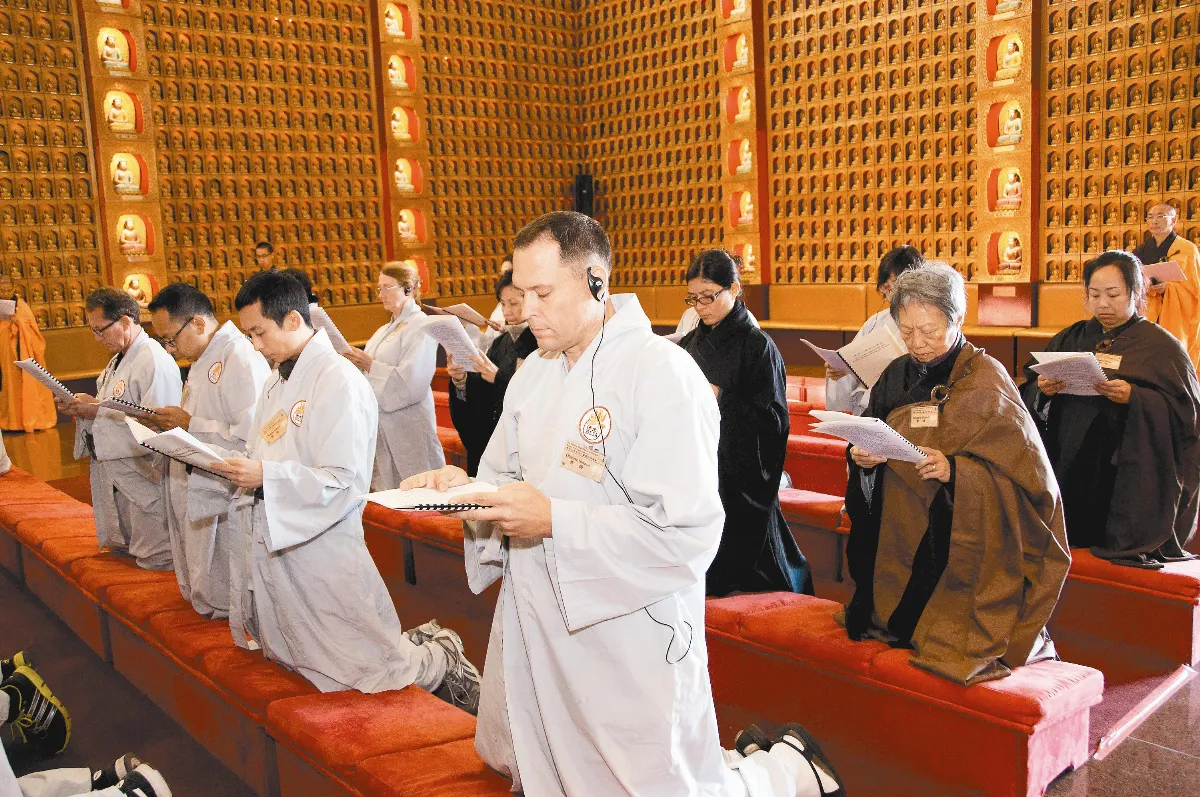 西來寺八關齋戒 各國戒子精進